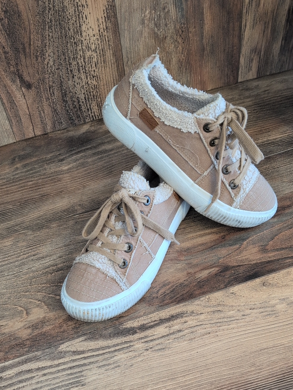 Blowfish Malibu Playdoe Washed Tan Lace-Up Sherpa Lined Khaki Sneakers 7    582A